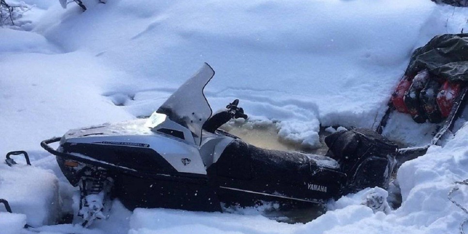 
                    Полицейские ВКО спасли из снежного плена рыбака и его друга
                