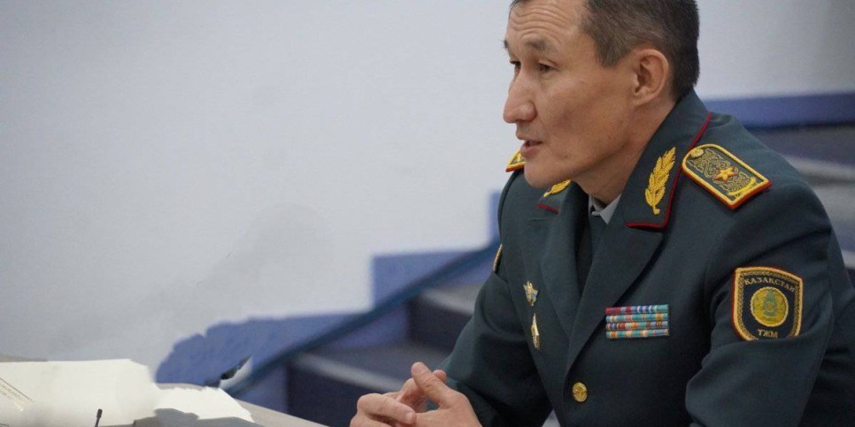 
                    Министр по ЧС призвал казахстанцев не выезжать в дальнюю дорогу
                