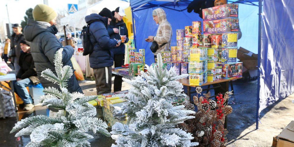 
                    В торговых сетях Алматы изъято более 400 килограммов несертифицированной пиротехники
                