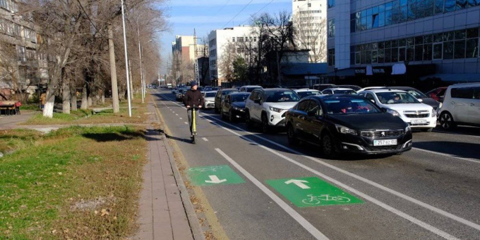 
                    Казахстанцам запретили управлять авто с иностранным учетом отдельными правилами
                