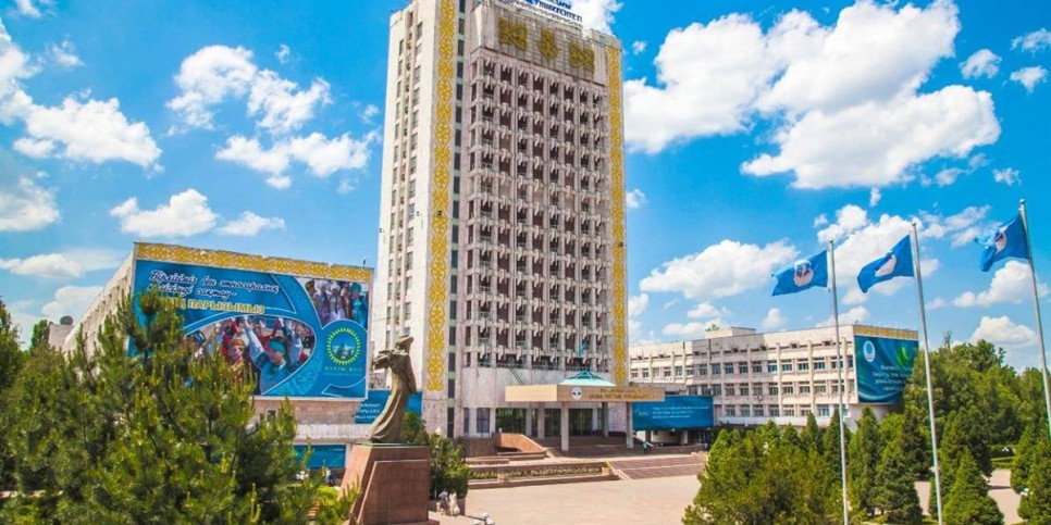 
                    Юридический факультет – эпицентр правовой науки и образования
                