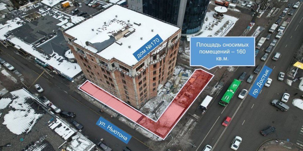 
                    Незаконные торговые павильоны сносят в центре Алматы
                