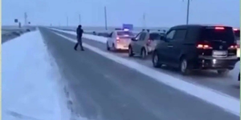 
                    Более 250 автомобилей сопроводили полицейские на трассах в Атырауской области
                