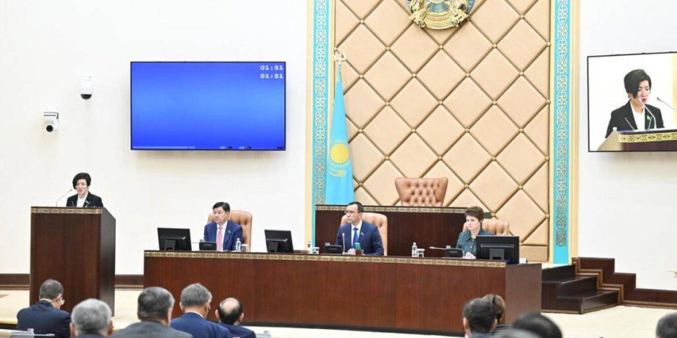 
                    Закон о соцзащите работников с вредными условиями труда одобрили сенаторы
                