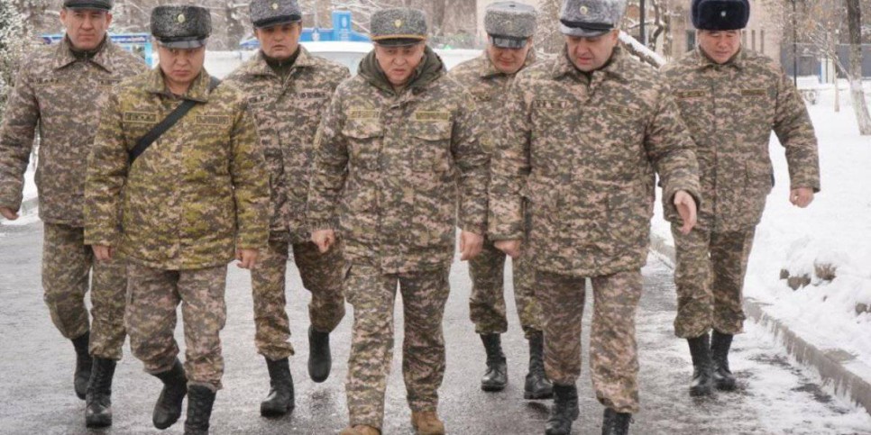 
                    Замминистра обороны проверил объекты военной инфраструктуры в Алматинской области
                
