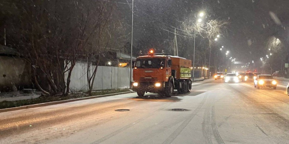 
                    Уборка снега в Алматы: задействовано 365 единиц спецтехники и 346 дорожных рабочих
                