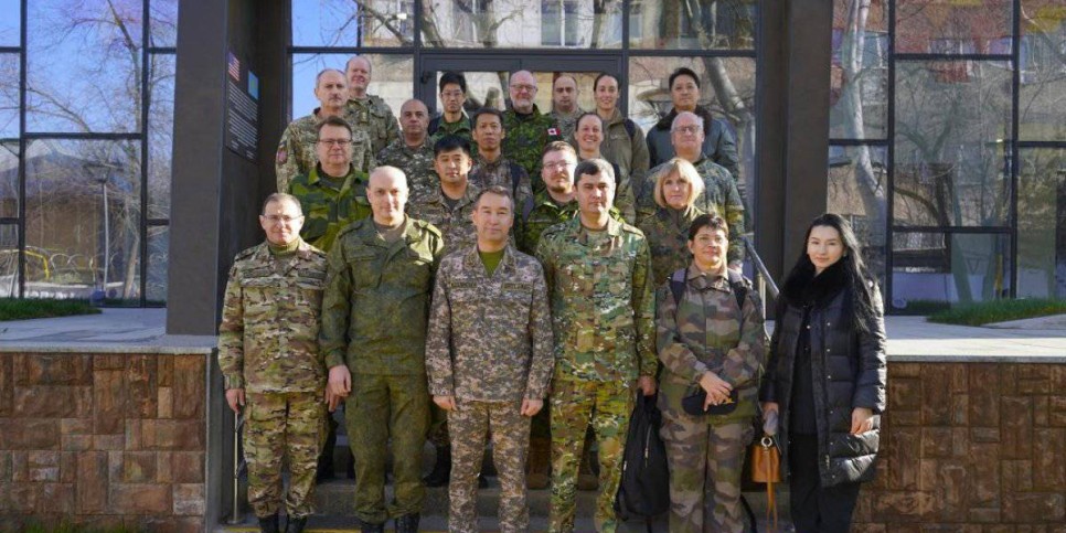 
                    В Алматы военные дипломаты встретились с миротворцами
                