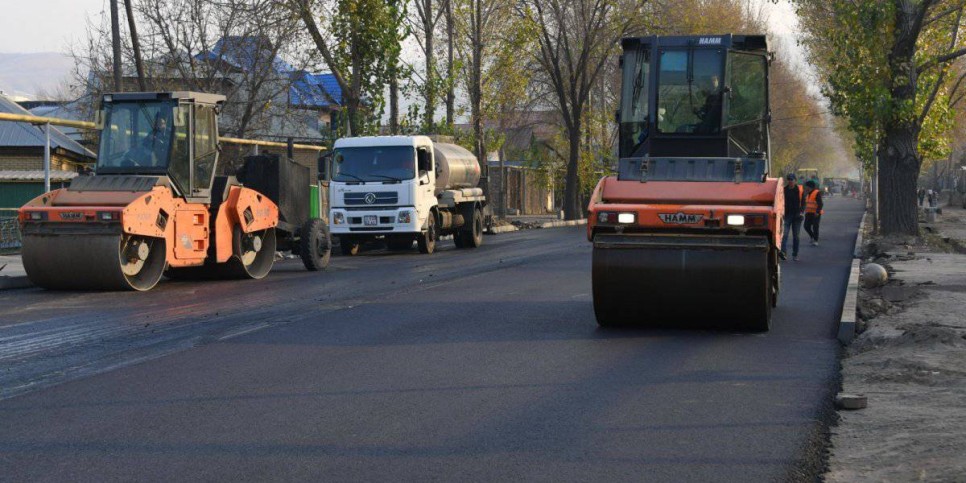 
                    В Ауэзовском районе в рамках децентрализации отремонтировали дороги на 12 улицах в 2023 году
                