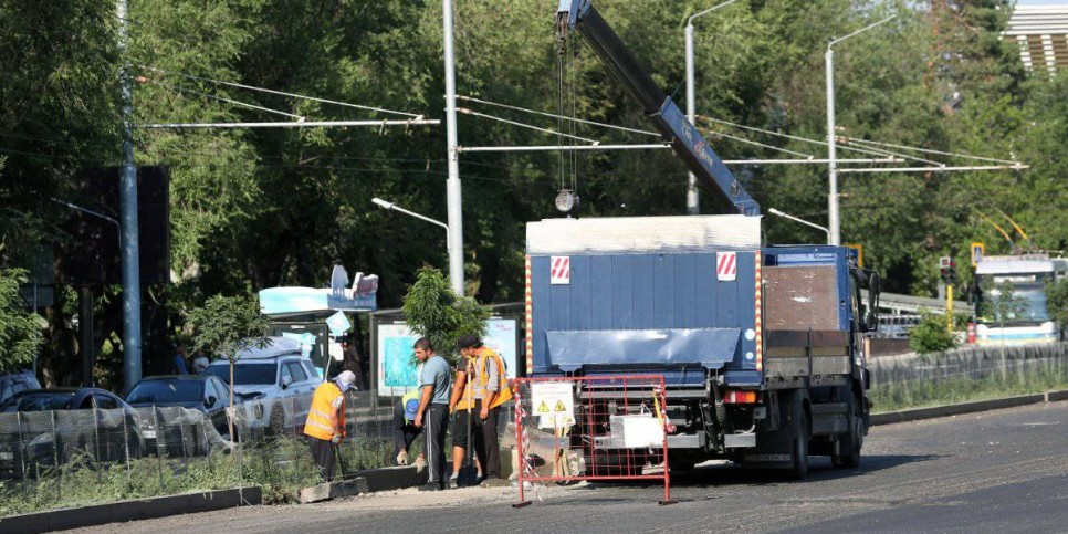 
                    Почти на 100 улицах Бостандыкского района Алматы проведен ремонт дорог
                