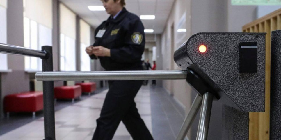
                    В школах Казахстана введены беспрецедентные меры безопасности
                