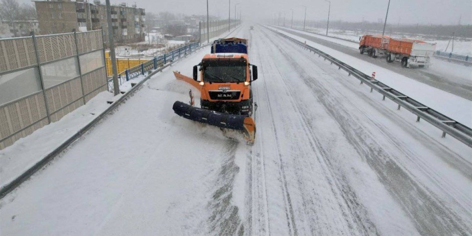 
                    Из-за снега и метели закрыли дороги в трех областях Казахстана
                