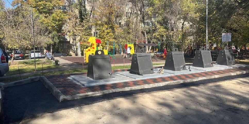 
                    В Алматы установили контейнеры для сбора ТБО заглубленного типа
                