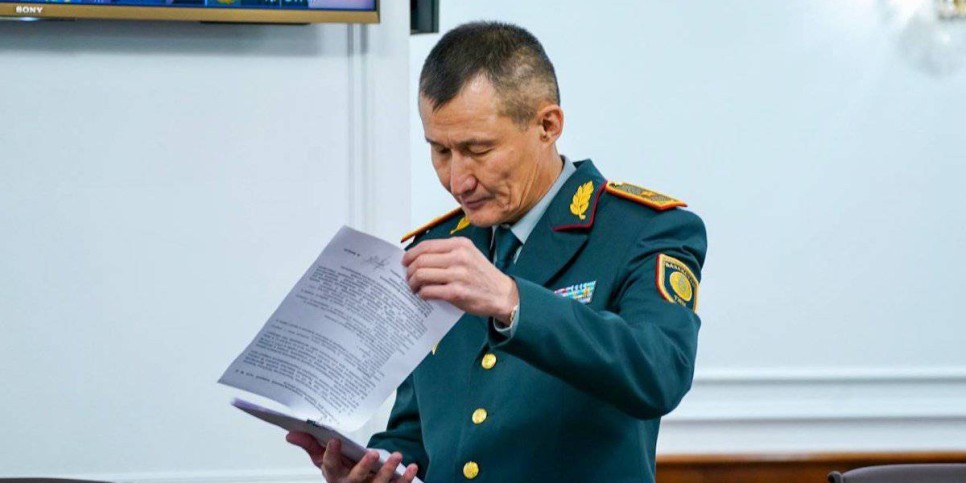 
                    Глава МЧС Шарипханов выехал на место ЧП на шахте в Караганде
                