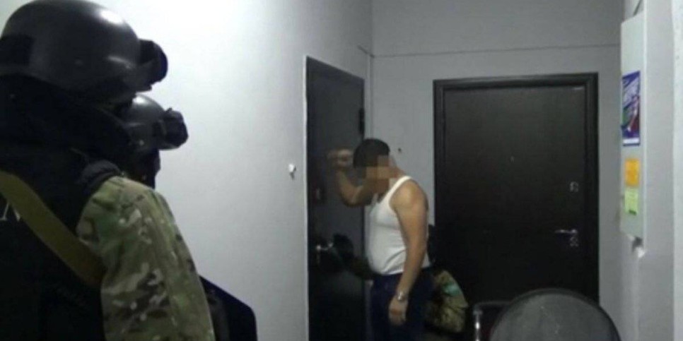 
                    Более 20 молодых маргиналов с оружием, боеприпасами и наркотиками задержали в Темиртау
                
