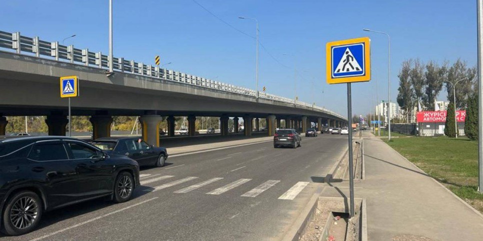 
                    В Алматы на Кульджинском тракте демонтирован временный пешеходный переход
                