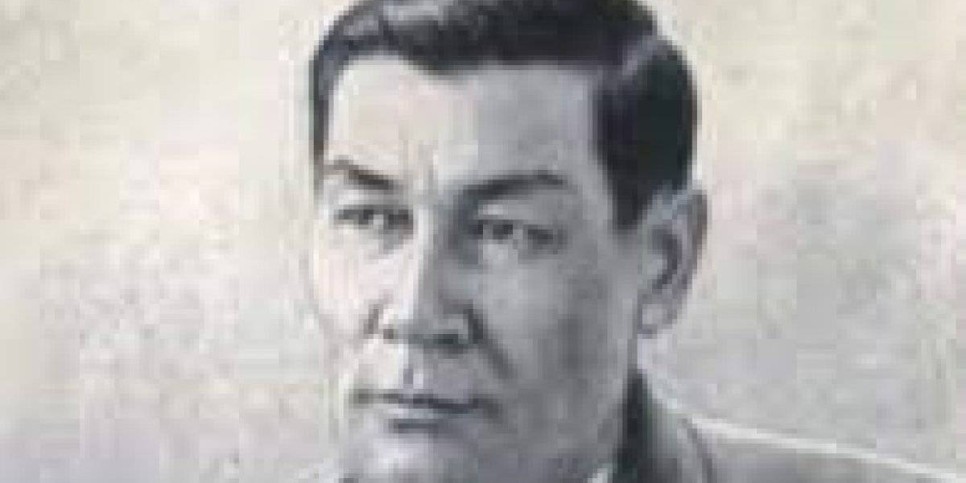
                    Улицы в лицах
                