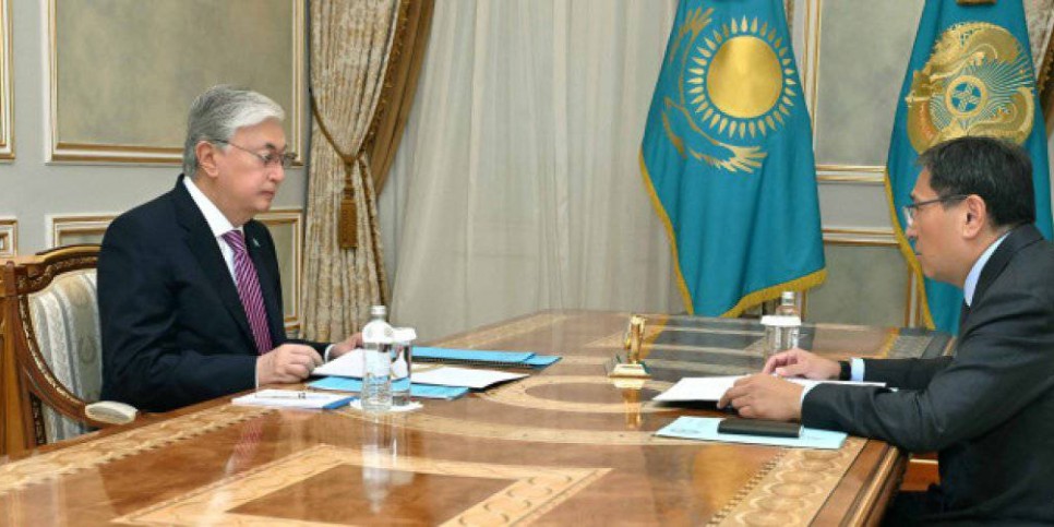 
                    Президент дал ряд поручений акиму Алматы
                