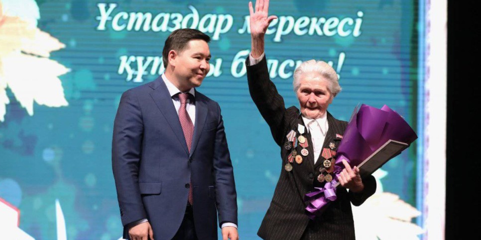 
                    В Алматы поздравили учителей
                