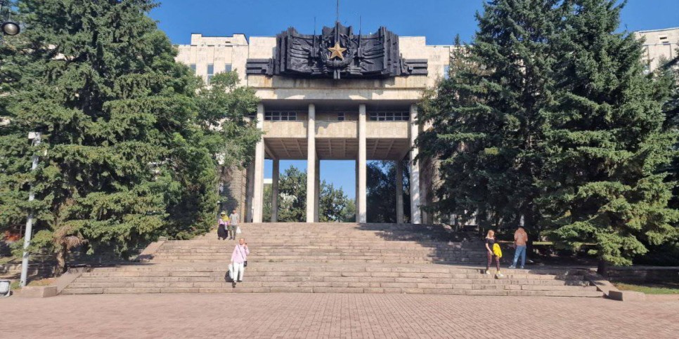 
                    В Алматы завершили ремонтные работы возле Дома офицеров
                