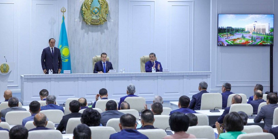 
                    Алихан Смаилов представил нового акима Жамбылской области
                