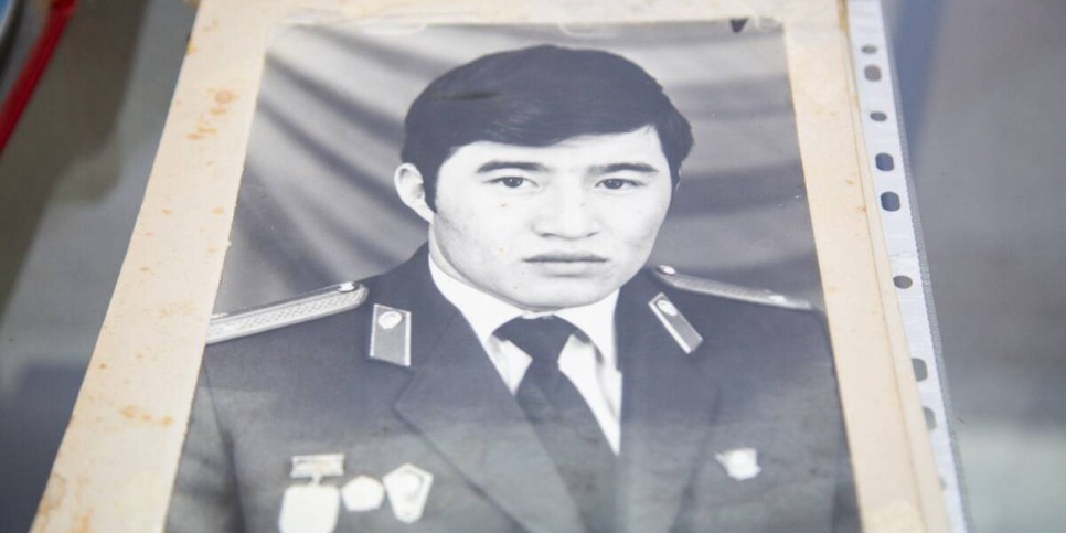 
                    Пуля прямо в сердце: вещи офицера, спасшего женщину с ребенком, теперь в музее МВД
                