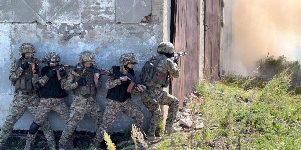 
                    Зачем Казахстан и Пакистан проводят антитеррористические учения
                