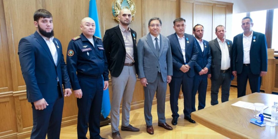 
                    В Алматы от имени Президента РК наградили граждан, спасших людей во время пожара в «Аккенте»
                