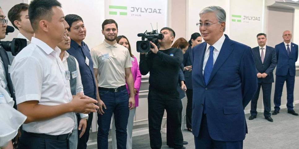 
                    Токаев рассказал, какие надежды возлагает на молодежь
                