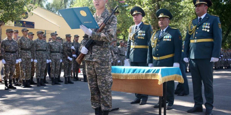 
                    Студенты военной кафедры алматинского вуза приведены к военной присяге
                