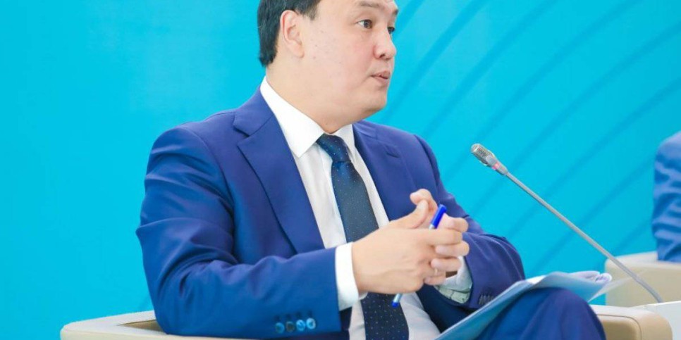 
                    Министр Карашукеев: В решении земельных вопросов нужна поддержка депутатов
                