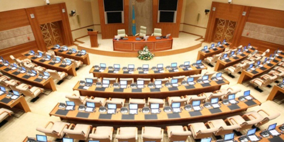 
                    Депутаты Парламента Казахстана ушли на каникулы
                