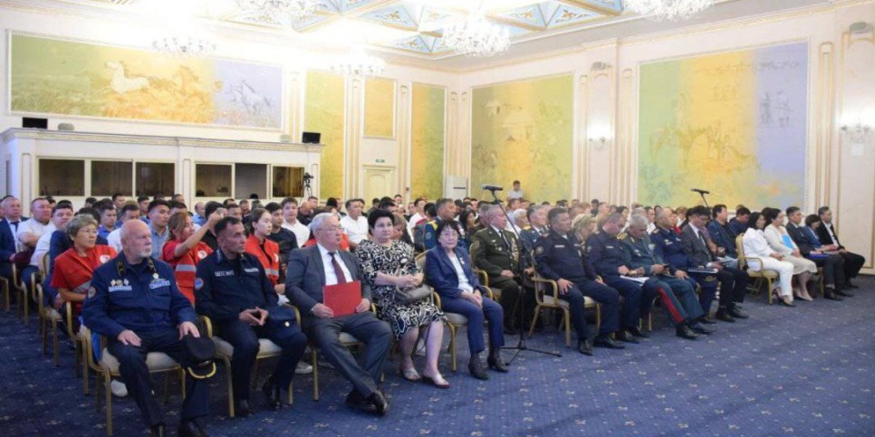 
                    Министр по ЧС призвал граждан соблюдать правила безопасности на воде
                