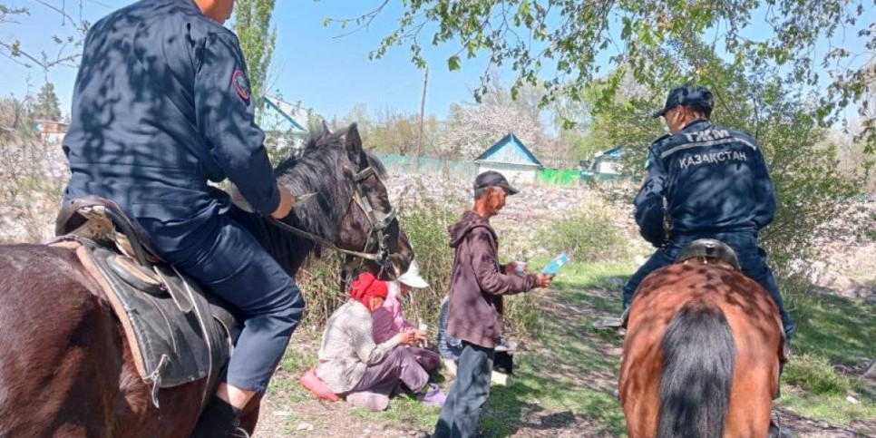
                    Конный патруль задействован в рейдах в Алматинской области
                