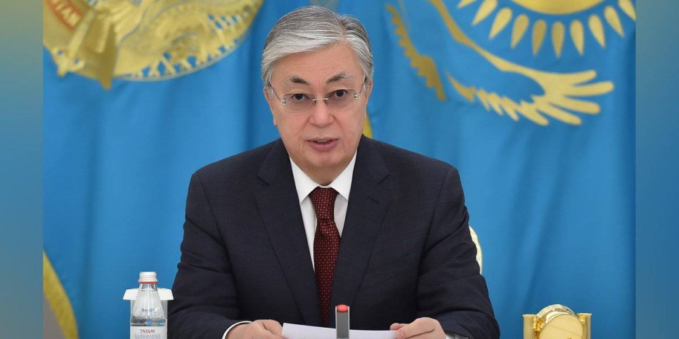 
                    Президент поздравил госслужащих и полицейских
                