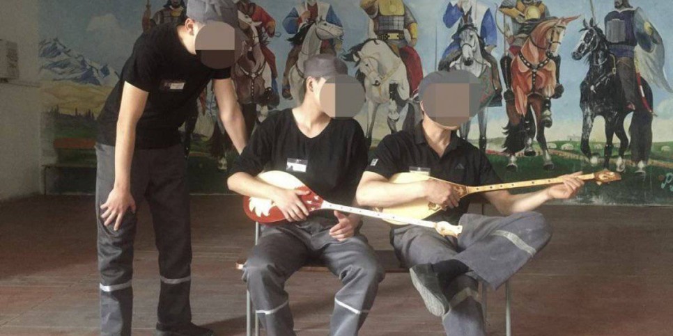 
                    Трое друзей детства вместе сидят в тюрьме Семея
                