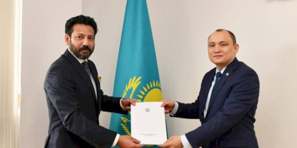 
                    Посол Пакистана в Казахстане вручил копии верительных грамот
                