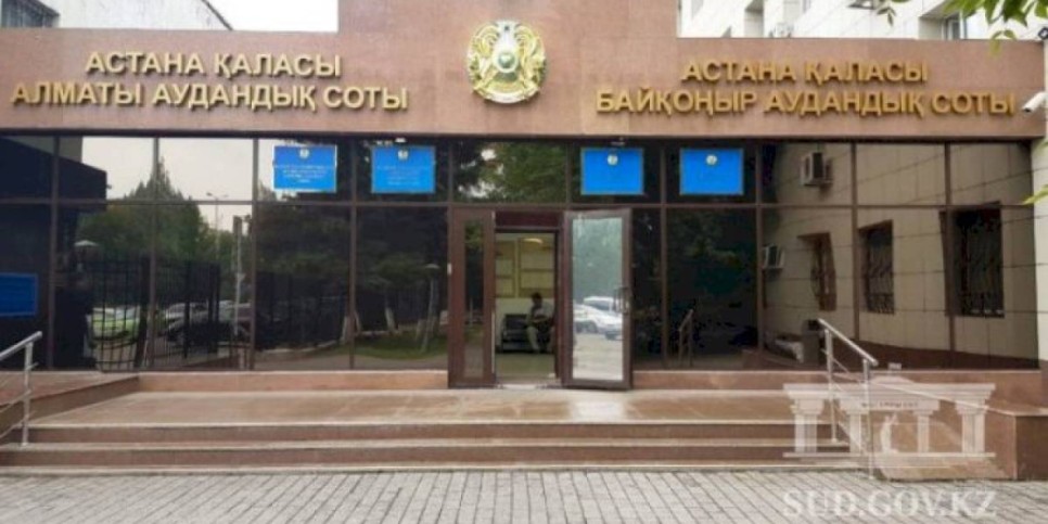 
                    Бывшего замдиректора Национального музея РК увезли из зала суда на скорой
                