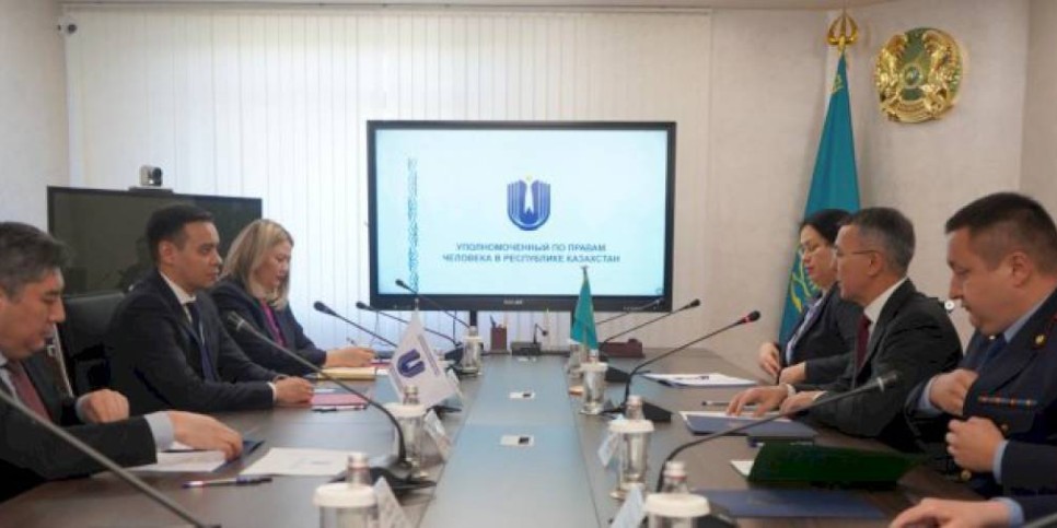 
                    Омбудсмен Казахстана Артур Ластаев провел встречу с руководством правоохранительных органов Алматы
                