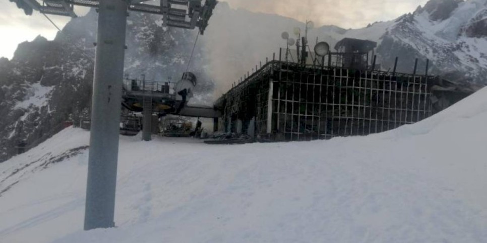 
                    Из-за пожара на Шымбулаке временно приостановлена работа канатной дороги
                