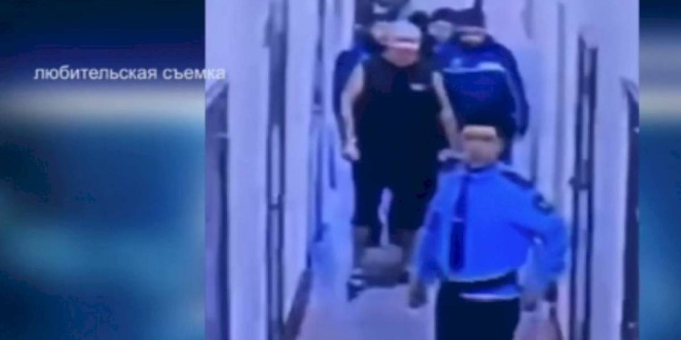 
                    В Туркестанской области уволен полковник полиции, снятый на видео в неподобающем виде
                
