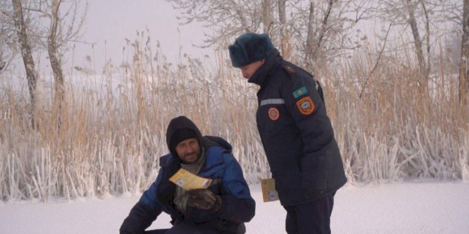 
                    Казахстанские спасатели проводят рейды на водоемах в местах зимней рыбалки
                