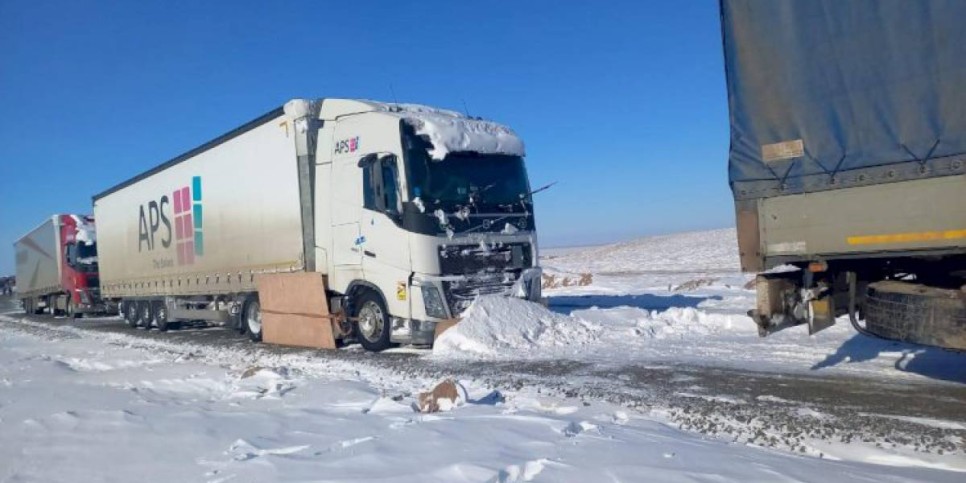 
                    За минувшие сутки по республике из снежных заносов были спасены 45 человек
                
