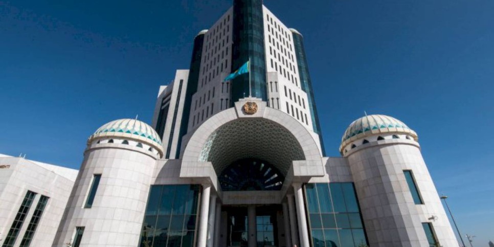 
                    Глава государства подпишет указ о выборах депутатов Сената
                