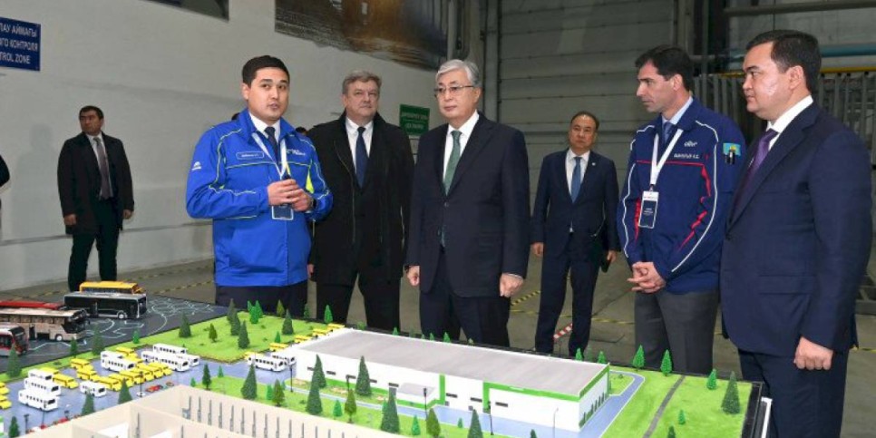 
                    Президент посетил автобусный завод в Сарани
                