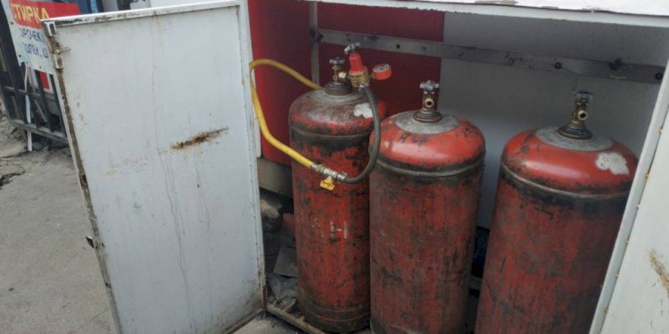
                    В торговых точках и ТРЦ Алматы продолжают использовать газовые баллоны
                