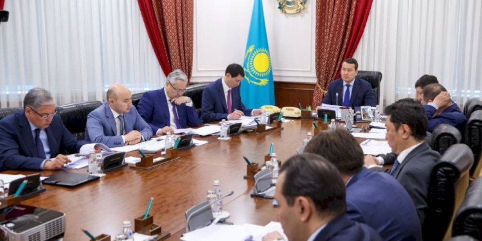
                    Алихан Смаилов поручил продолжить работу по демонополизации экономики РК
                