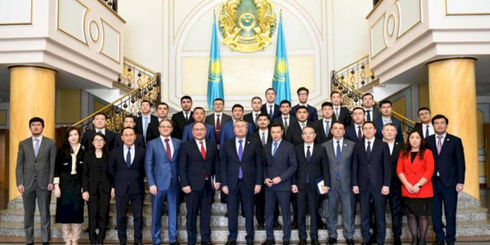 
                    В МИД РК прошла встреча с членами Президентского молодежного кадрового резерва
                
