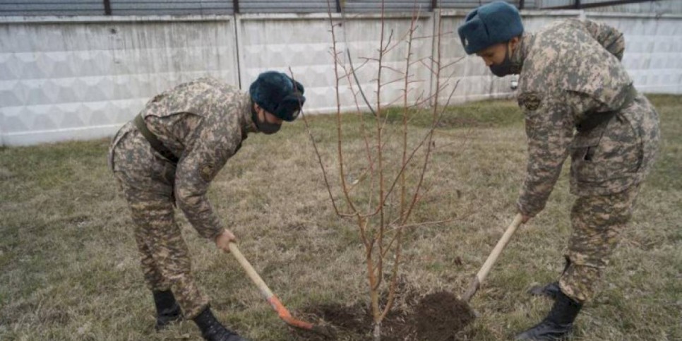 
                    Военнослужащие отметили праздник весеннего обновления
                