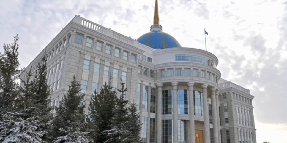 
                    Какие меры по повышению доверия граждан к местным органам власти предусмотрены в указе Президента РК
                