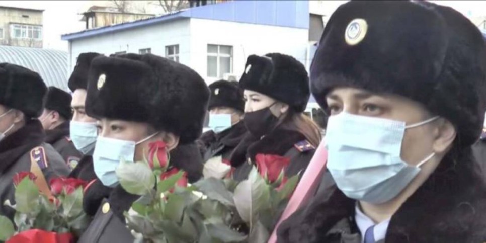 
                    Как несли службу женщины-полицейские во время массовых беспорядков в Алматы
                